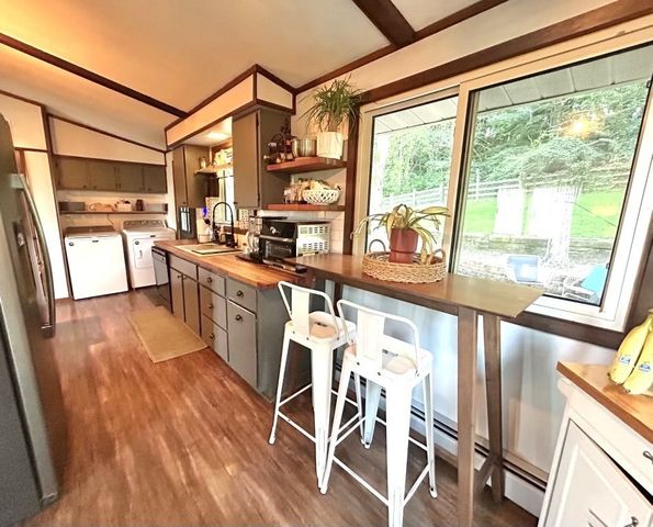 164 N 2551st Road, Peru, IL 61354