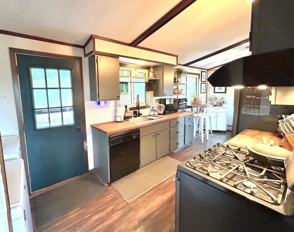 164 N 2551st Road, Peru, IL 61354