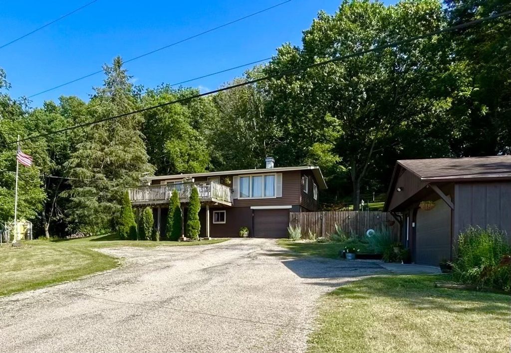 164 N 2551st Road, Peru, IL 61354