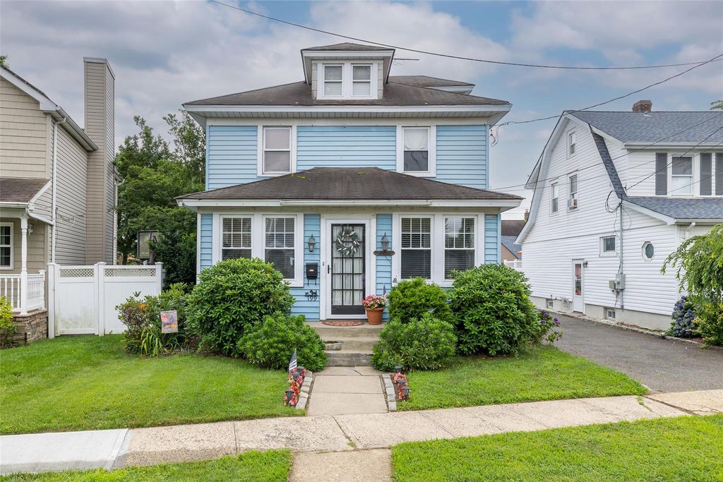 199 1st Street, Hicksville, NY 11801