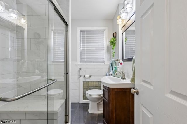 16 Fairmount Ave, Clifton City, NJ 07011