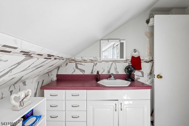 16 Fairmount Ave, Clifton City, NJ 07011