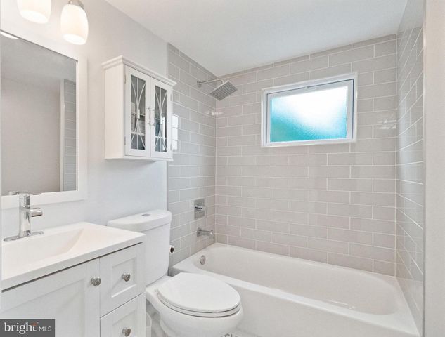 35 BALTUSROL ST, Hamilton, NJ 08690