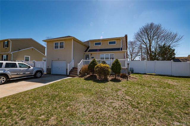 33 Soloff Road, Massapequa, NY 11758