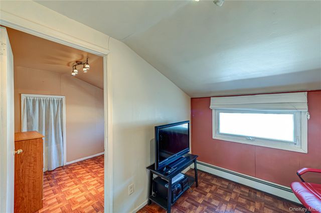 33 Soloff Road, Massapequa, NY 11758