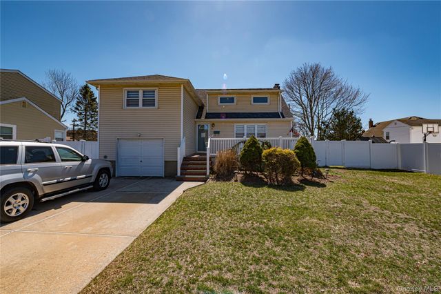 33 Soloff Road, Massapequa, NY 11758