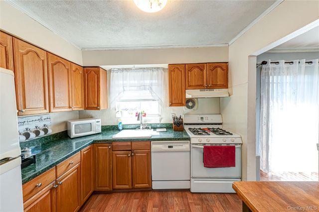 33 Soloff Road, Massapequa, NY 11758