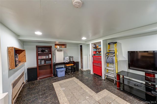 33 Soloff Road, Massapequa, NY 11758