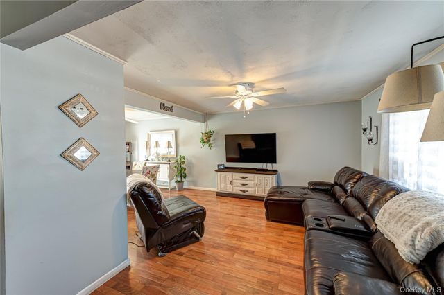 33 Soloff Road, Massapequa, NY 11758