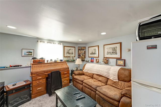 33 Soloff Road, Massapequa, NY 11758