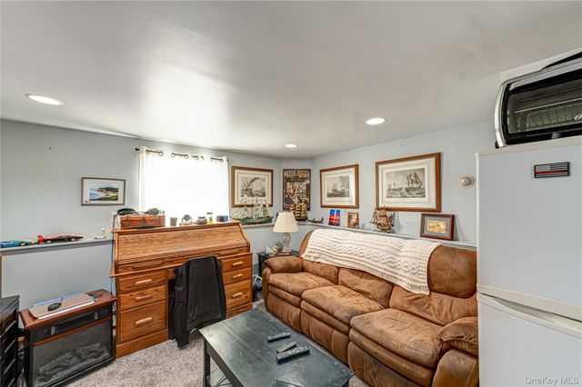 33 Soloff Road, Massapequa, NY 11758