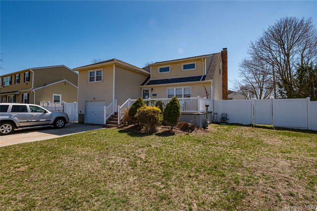 33 Soloff Road, Massapequa, NY 11758