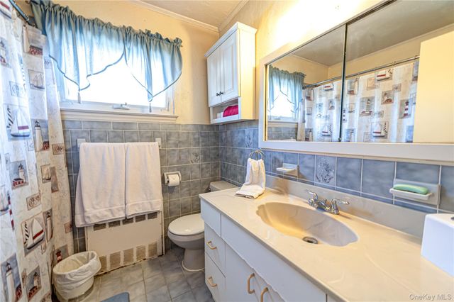 33 Soloff Road, Massapequa, NY 11758