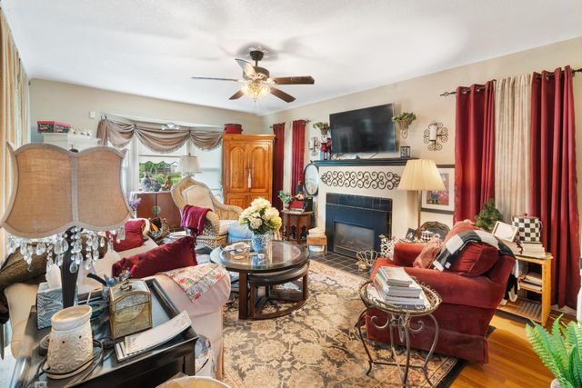 1925 N Arthur Avenue, Fresno, CA 93705