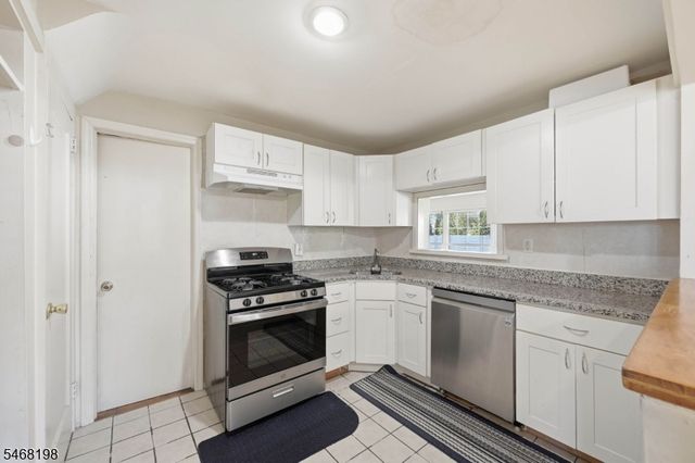 23 Dorchester Rd, Fair Lawn Boro, NJ 07410