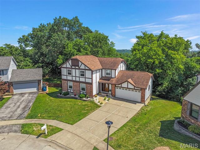 5851 Mango Drive, St Louis, MO 63129
