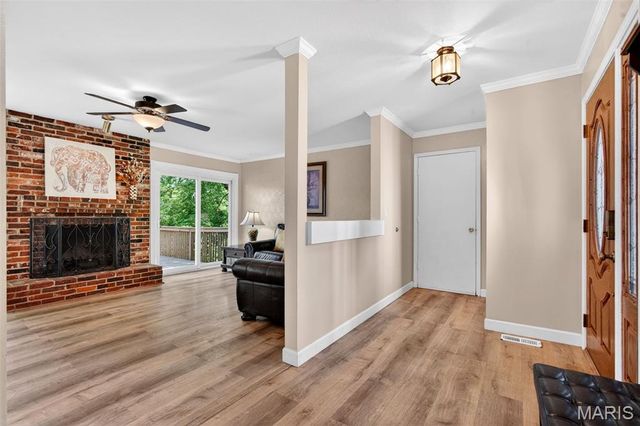 5851 Mango Drive, St Louis, MO 63129