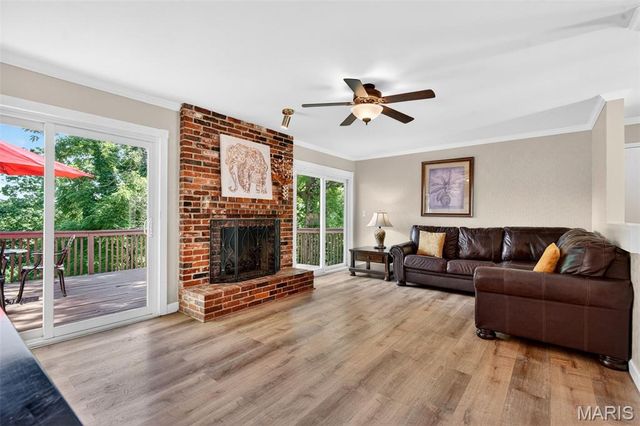 5851 Mango Drive, St Louis, MO 63129