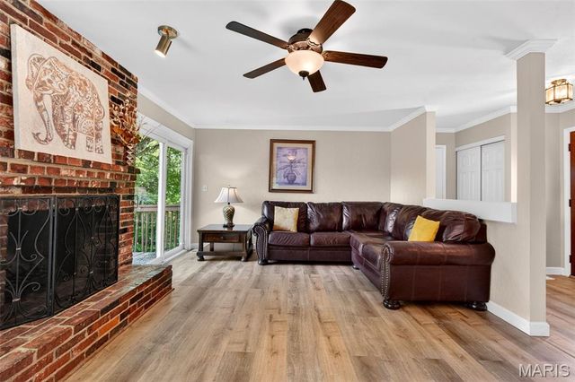 5851 Mango Drive, St Louis, MO 63129