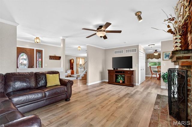 5851 Mango Drive, St Louis, MO 63129