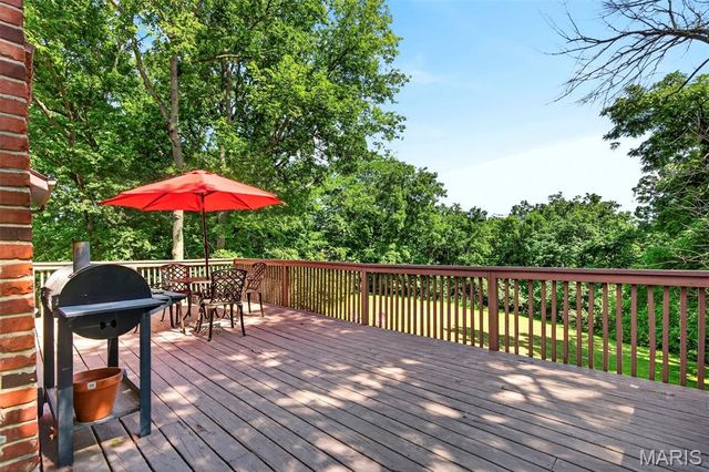 5851 Mango Drive, St Louis, MO 63129