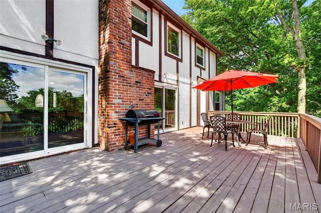 5851 Mango Drive, St Louis, MO 63129