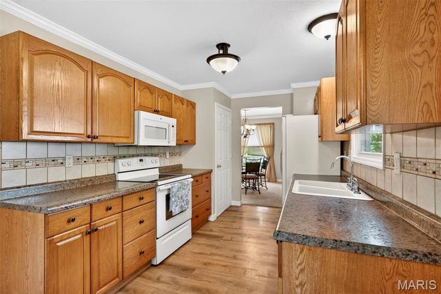 5851 Mango Drive, St Louis, MO 63129