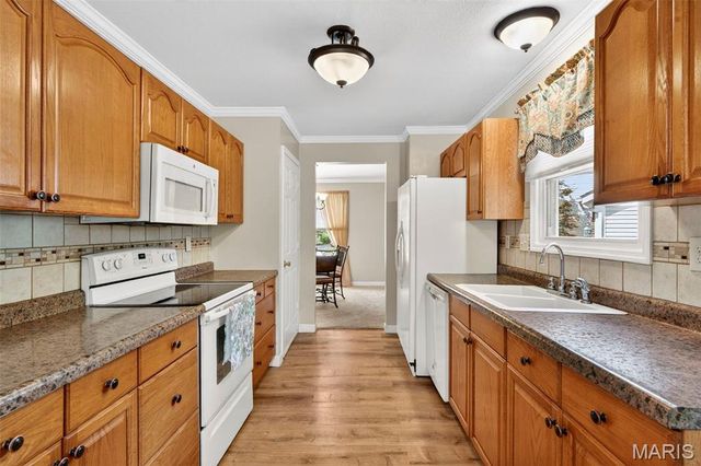 5851 Mango Drive, St Louis, MO 63129