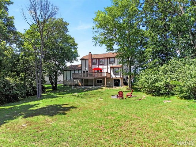 5851 Mango Drive, St Louis, MO 63129