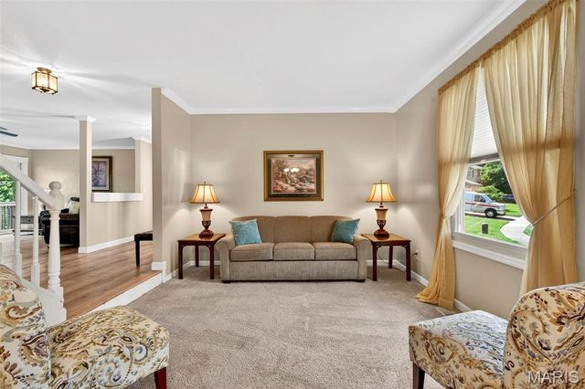 5851 Mango Drive, St Louis, MO 63129