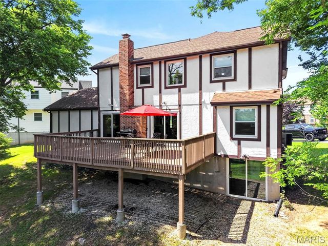 5851 Mango Drive, St Louis, MO 63129
