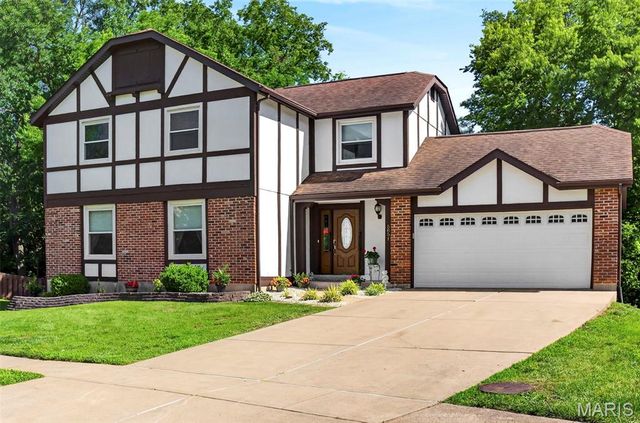 5851 Mango Drive, St Louis, MO 63129