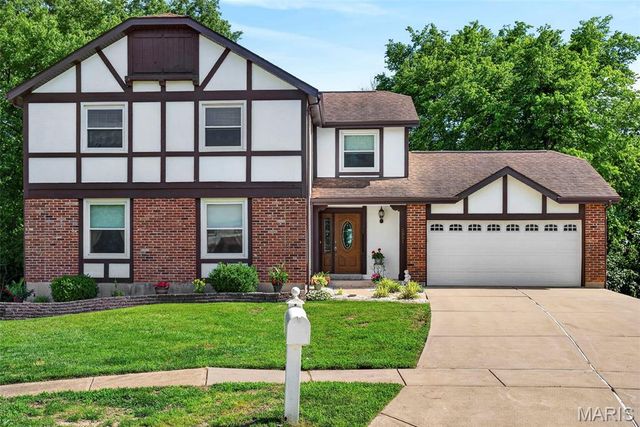 5851 Mango Drive, St Louis, MO 63129