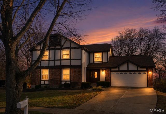 5851 Mango Drive, St Louis, MO 63129