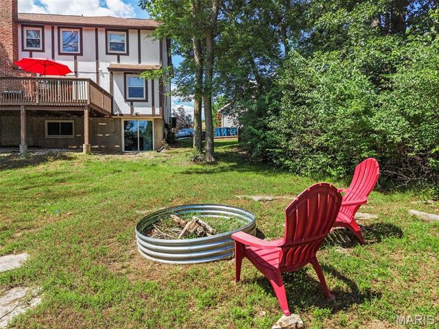 5851 Mango Drive, St Louis, MO 63129