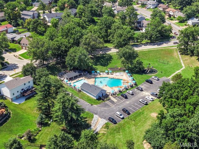 5851 Mango Drive, St Louis, MO 63129