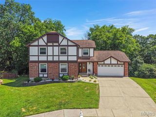 5851 Mango Drive, St Louis, MO 63129