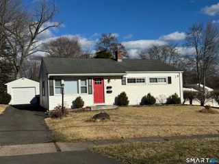 38 Greenhurst Lane, East Hartford, CT 06118