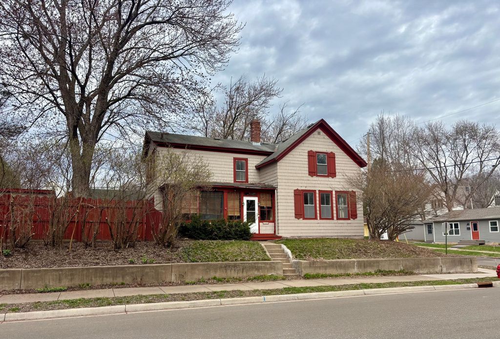 718 4th Street N, Stillwater, MN 55082