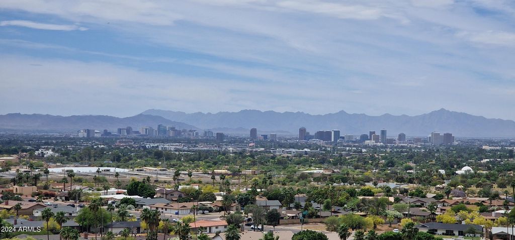 7035 N 23RD Place, Phoenix, AZ 85020