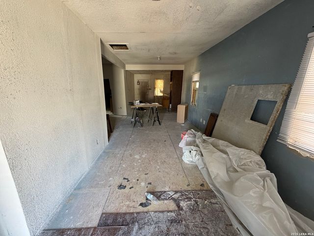 2106 EL PASO ST, San Antonio, TX 78207