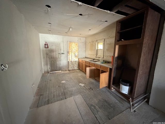 2106 EL PASO ST, San Antonio, TX 78207