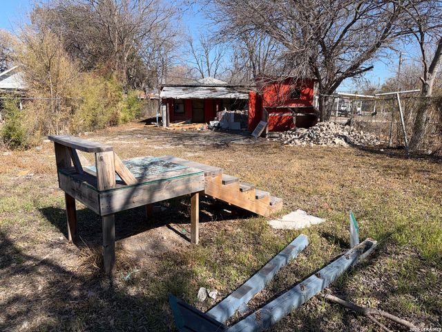 2106 EL PASO ST, San Antonio, TX 78207