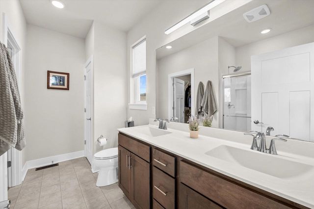 723 Autumn Ridge LANE, Hartford, WI 53027