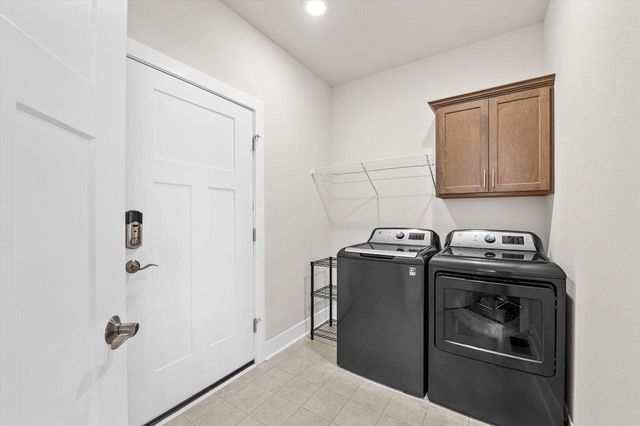 723 Autumn Ridge LANE, Hartford, WI 53027
