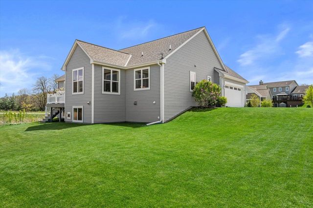723 Autumn Ridge LANE, Hartford, WI 53027