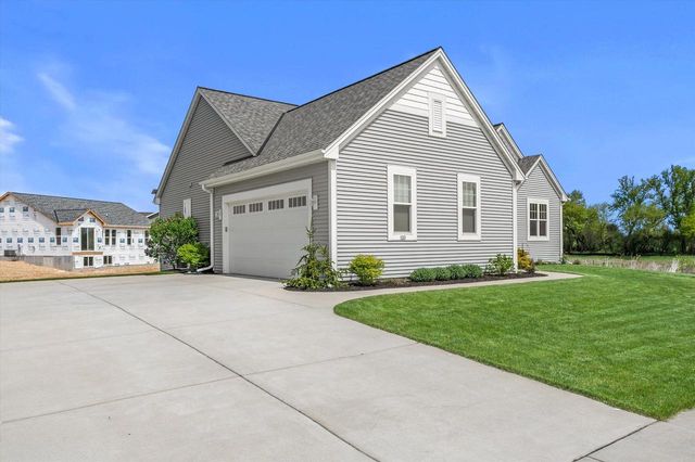 723 Autumn Ridge LANE, Hartford, WI 53027