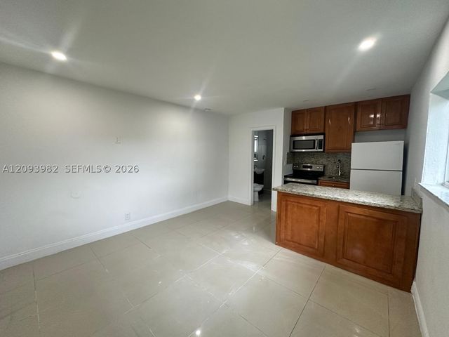 6220 Dawson St 4, Hollywood, FL 33023