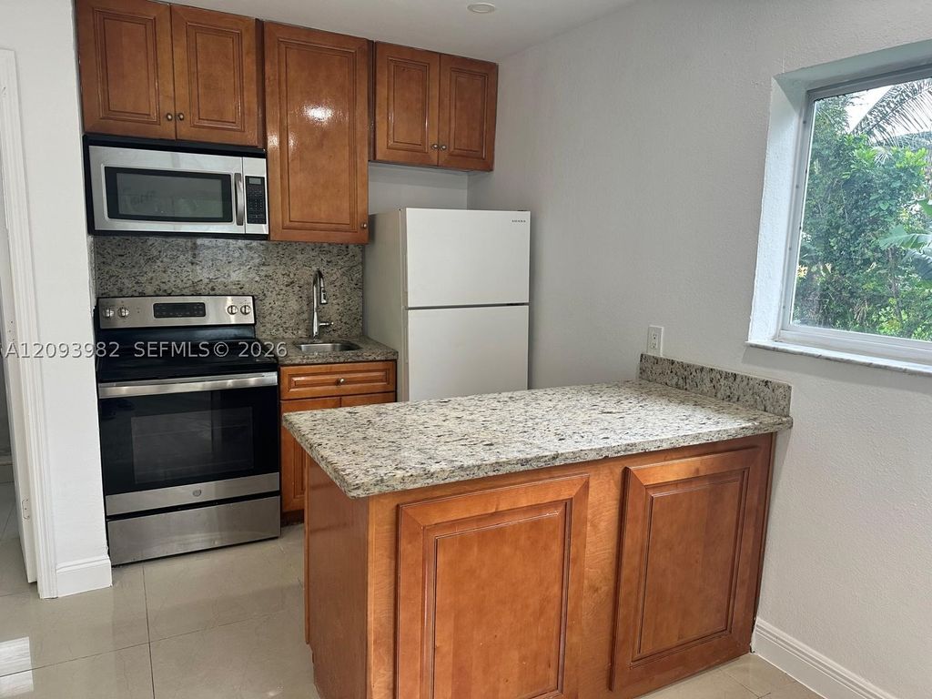 6220 Dawson St 4, Hollywood, FL 33023