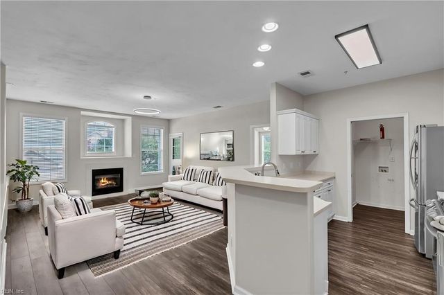 1006 Grand Oak LN, Virginia Beach, VA 23455